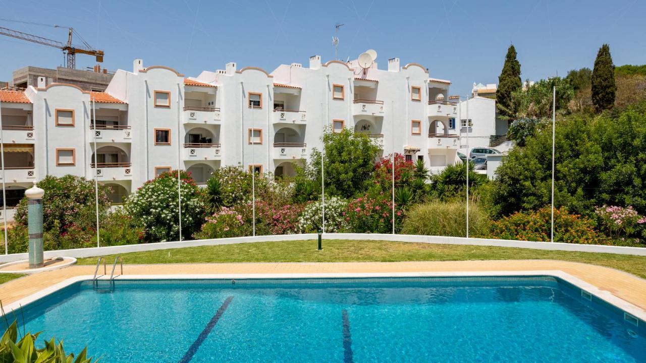 Charming Beachside Apartment W/ Pool By Lovelystay Albufeira Buitenkant foto
