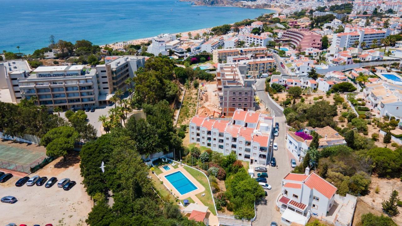 Charming Beachside Apartment W/ Pool By Lovelystay Albufeira Buitenkant foto