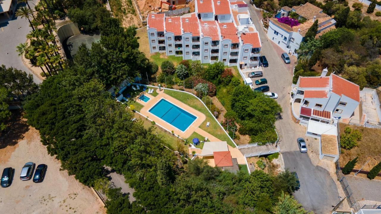 Charming Beachside Apartment W/ Pool By Lovelystay Albufeira Buitenkant foto